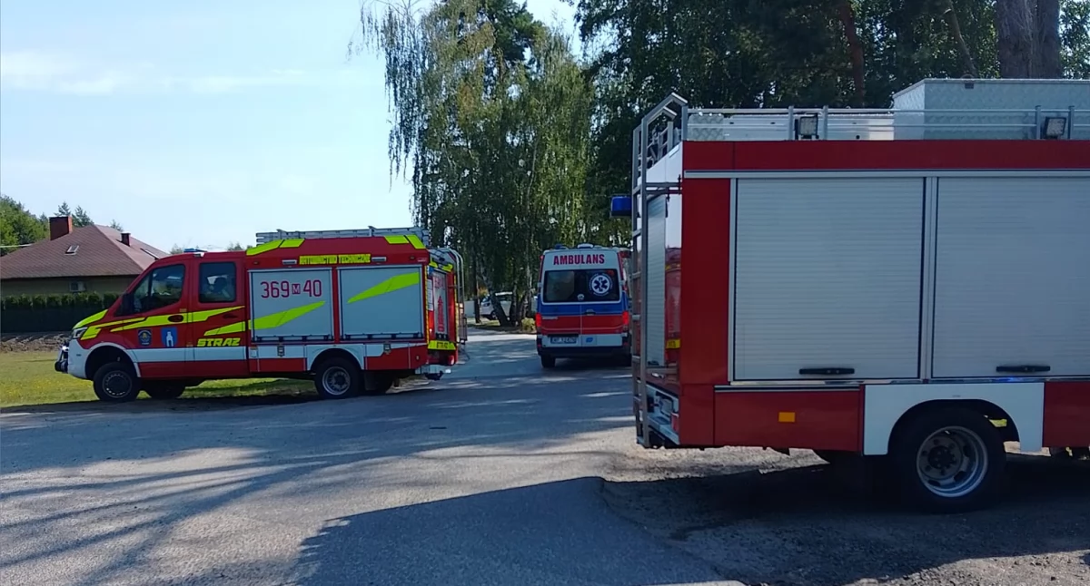 Straż Pożarna, Wybili szybę aucie ratować nieprzytomnego kierowcę Akcja skrzyżowaniu dróg - zdjęcie, fotografia