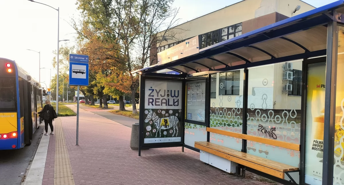 Były już specjalne billboardy w mieście, teraz przyszedł czas na przystanki autobusowe