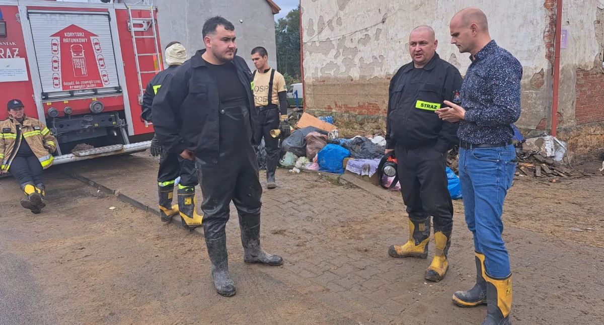 Starosta płocki na terenach dotkniętych powodzią
