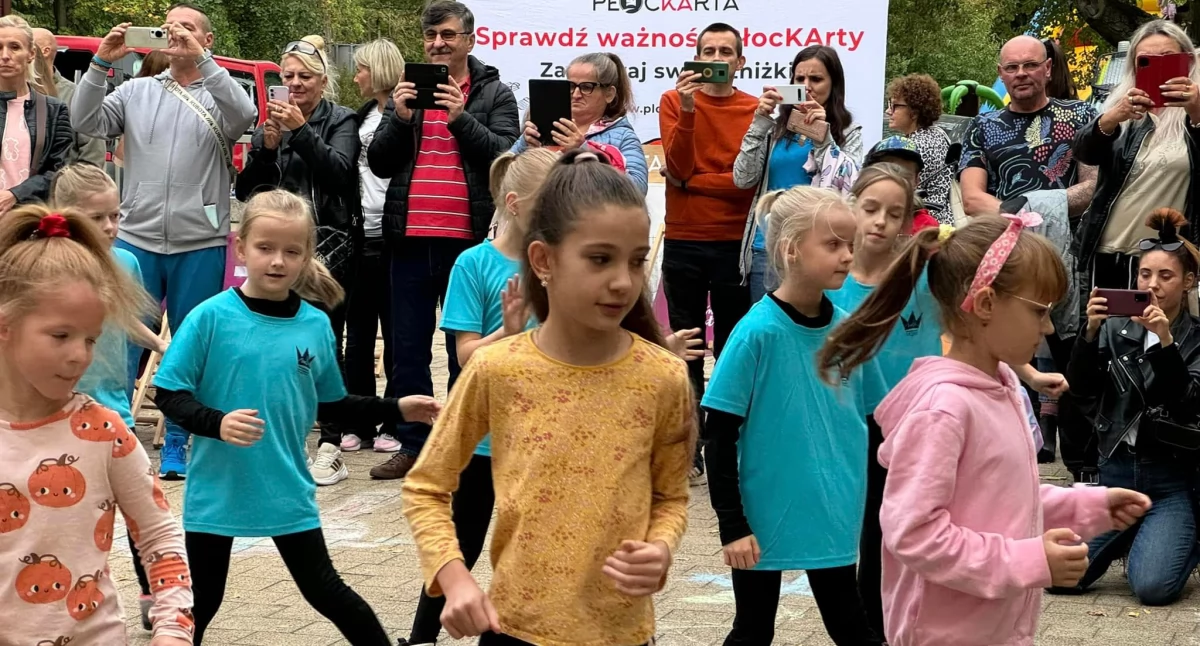 O tym się mówi, Młodzi płoccy artyści rozkręcili zabawę Ogródku Jordanowskim Wszystkie gwiazdy [ZDJĘCIA] - zdjęcie, fotografia