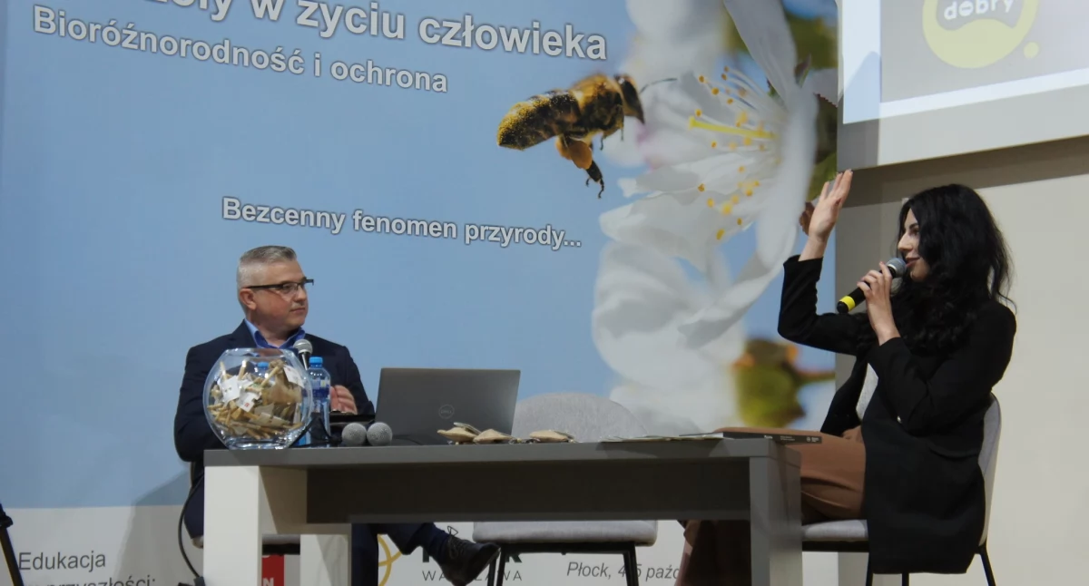 Natalia Jakubas podczas konferencji w Zespole Szkół Centrum Edukacji w Płocku