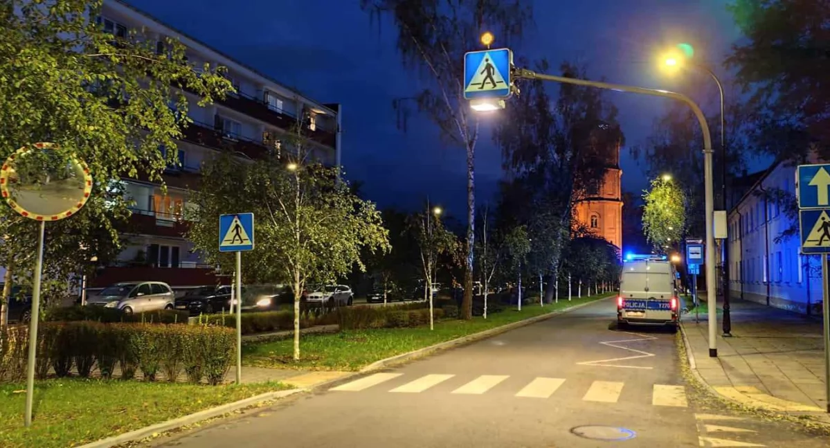 Na Pl. Dąbrowskiego samochód potrącił 31-latkę. Kobieta trafiła do szpitala.