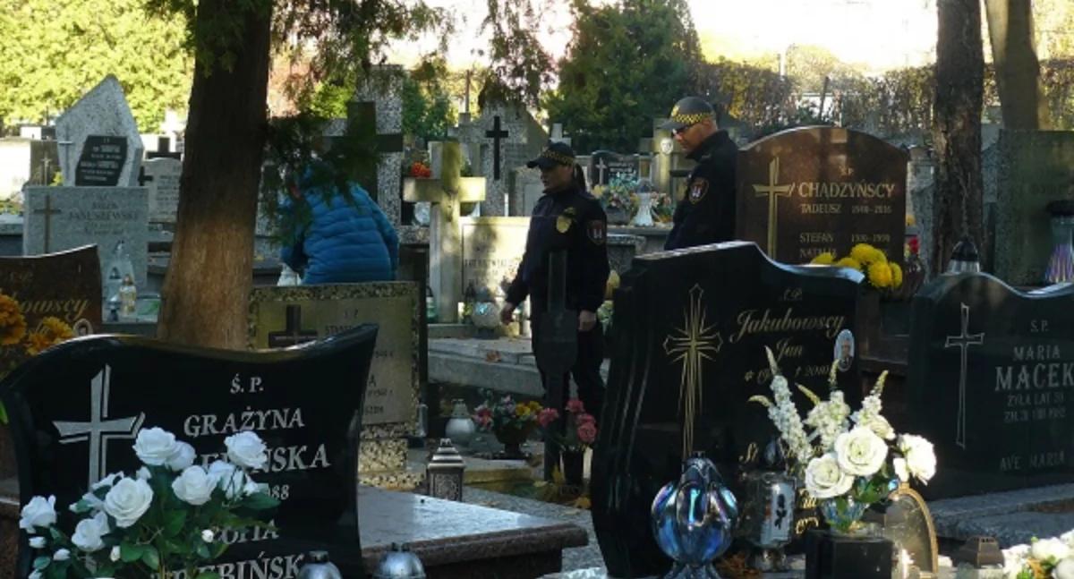  Strażnicy miejscy w poniedziałek, 21 października rozpoczynają kontrole płockich cmentarzy i terenów do nich przyległych