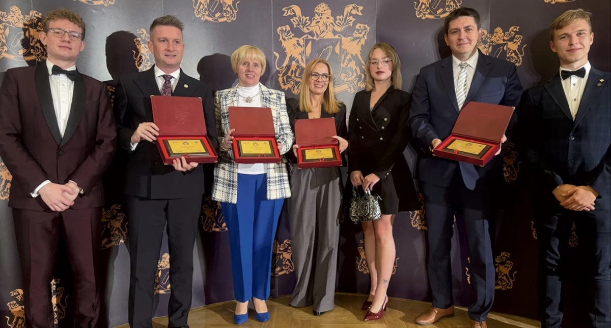 Edukacja, Płocku studenci nagrodzili najlepszych profesorów otrzymał „Złote Kredy” „Złote Serce” - zdjęcie, fotografia