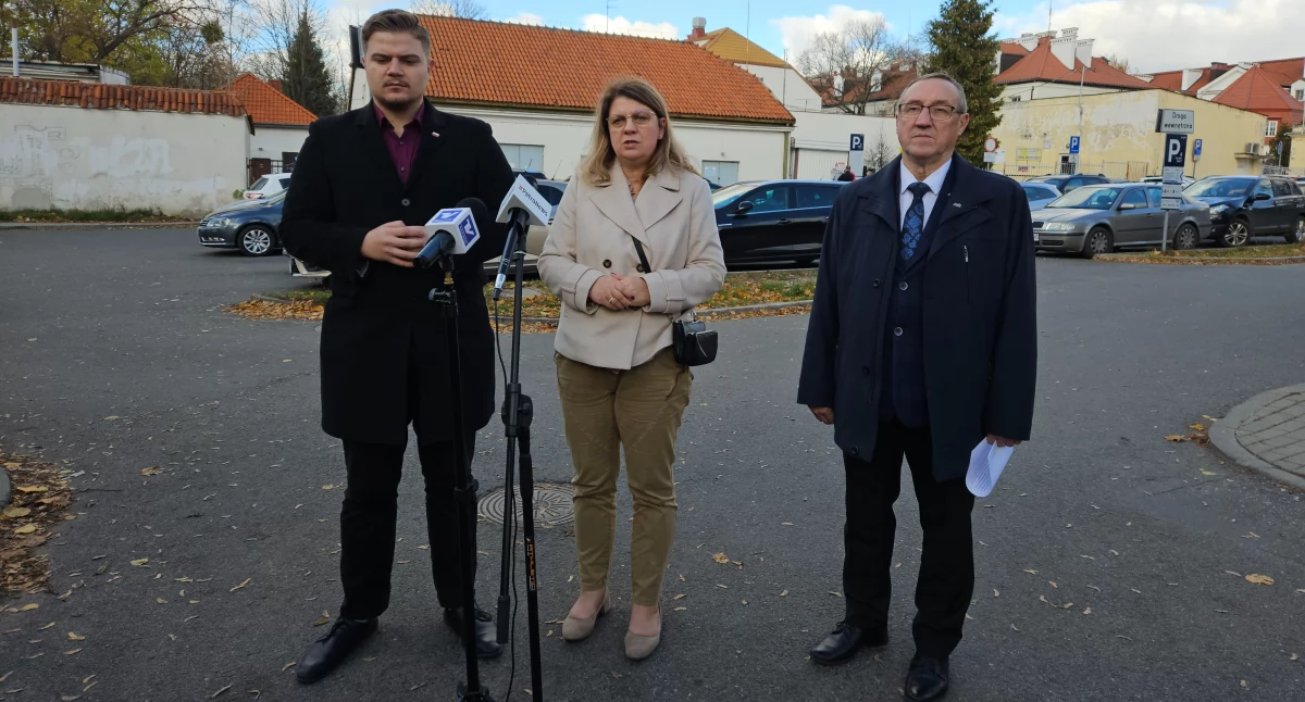 O tym się mówi, Płock nowego sprawie parkingu Szpitalu Trójcy Urząd Miasta odpowiada interpelację radnych - zdjęcie, fotografia