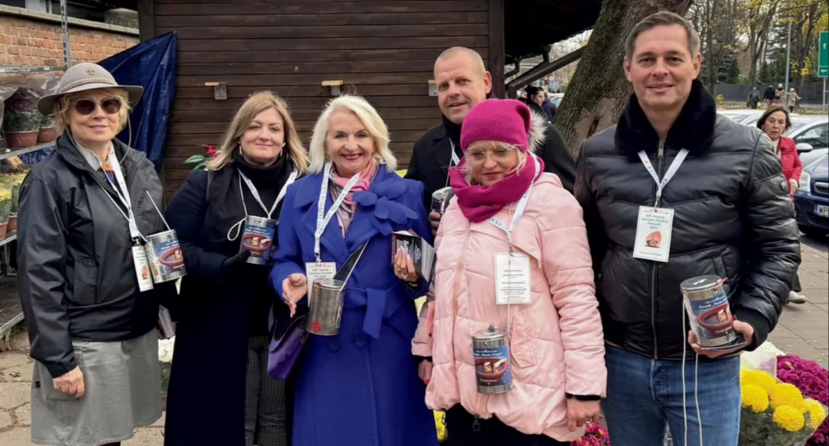 Akcja społeczna, jubileuszowa kwesta „Ratujmy Płockie Powązki” Odnowią groby harcerki nauczycielki - zdjęcie, fotografia