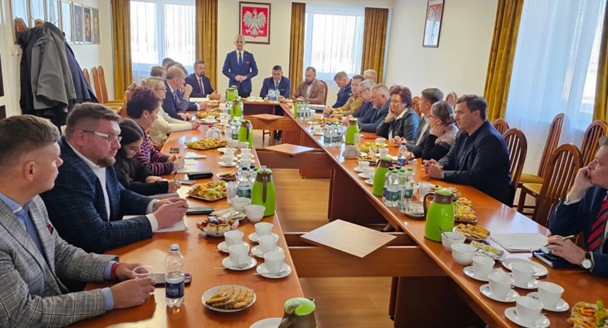 O tym się mówi, Powiat płocki pogłębianiem Wisły naprawą wałów Samorządowcy rozmawiali „Wodami Polskimi” - zdjęcie, fotografia