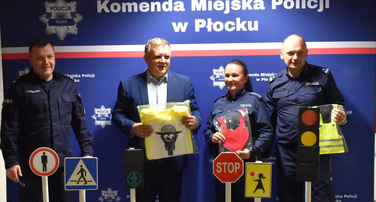 Wiadomości Policja , takim miasteczku dzieci szybko nauczą przepisów Wójt Gminy Stara Biała wspiera policjantów Płocka - zdjęcie, fotografia
