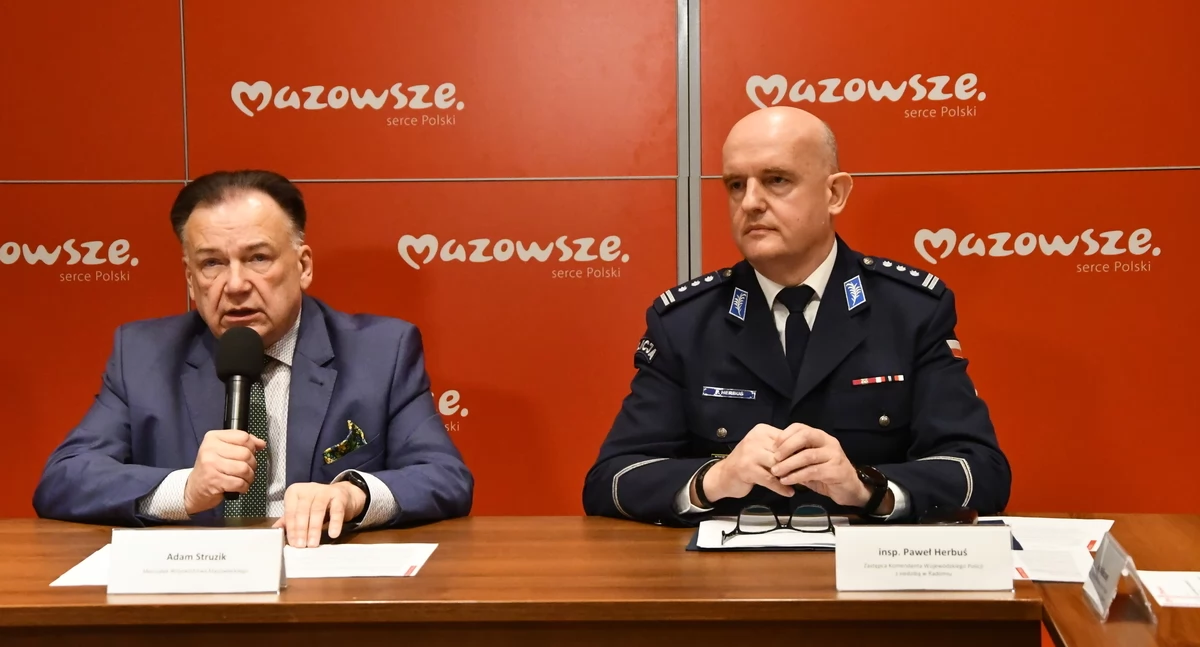 Adam Struzik, marszałek województwa mazowieckiego przekazał blisko 700 tys. zł na zakup wyposażenia dla policjantów z terenu garnizonu mazowieckiego.