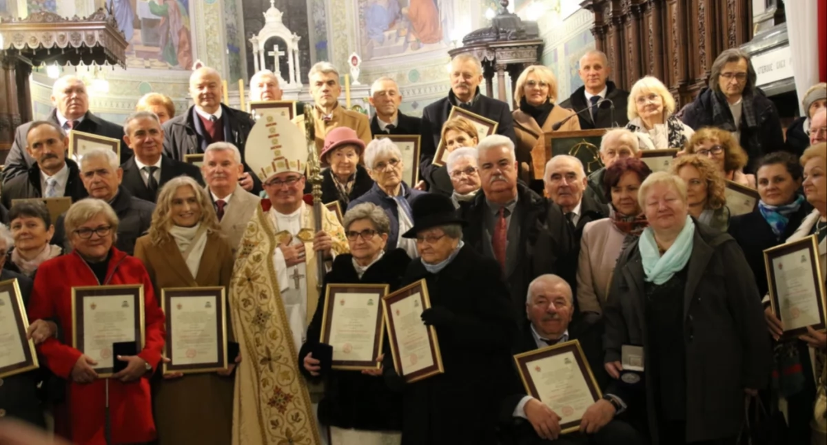 41 osób odebrało w w katedrze medale „Benemerenti Dioecesis Plocensis”