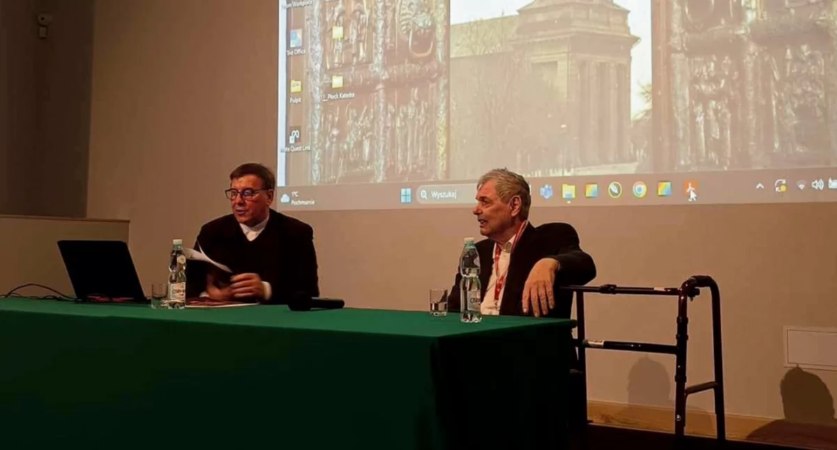 Muzeum, katedra Płocku katedrą romańską Profesor Robert Kunkel podaje wątpliwość znaną tezę - zdjęcie, fotografia