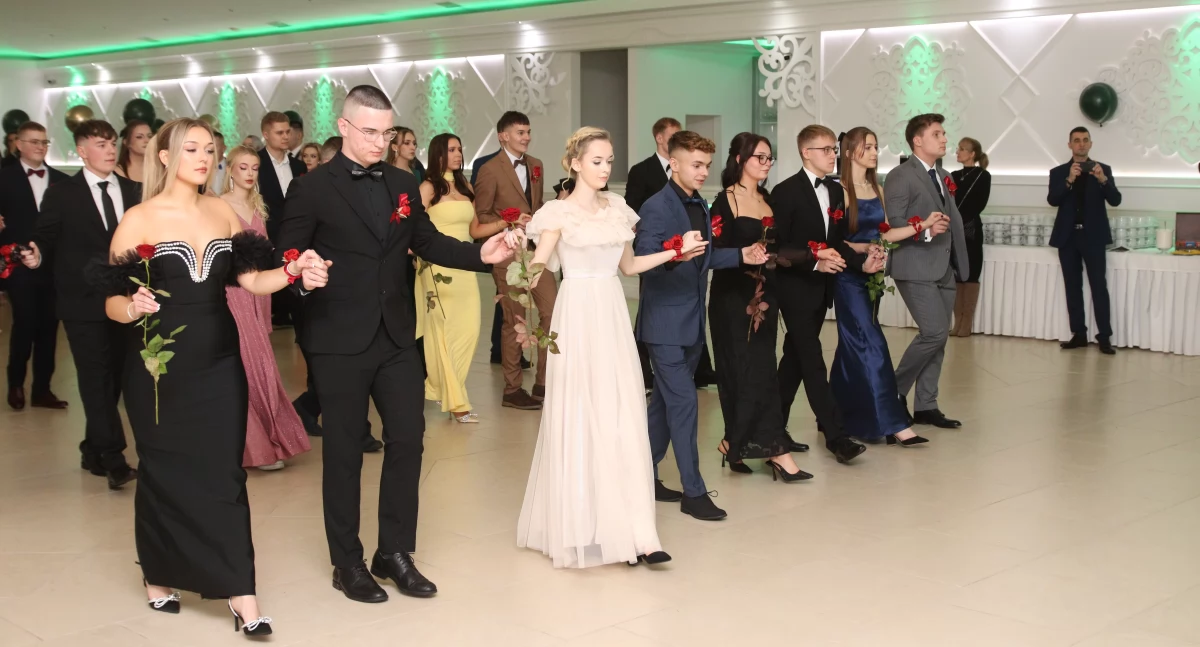 Edukacja, Wielki Elektryka Rozpoczął sezon studniówkowy Płocku [ZDJĘCIA] - zdjęcie, fotografia