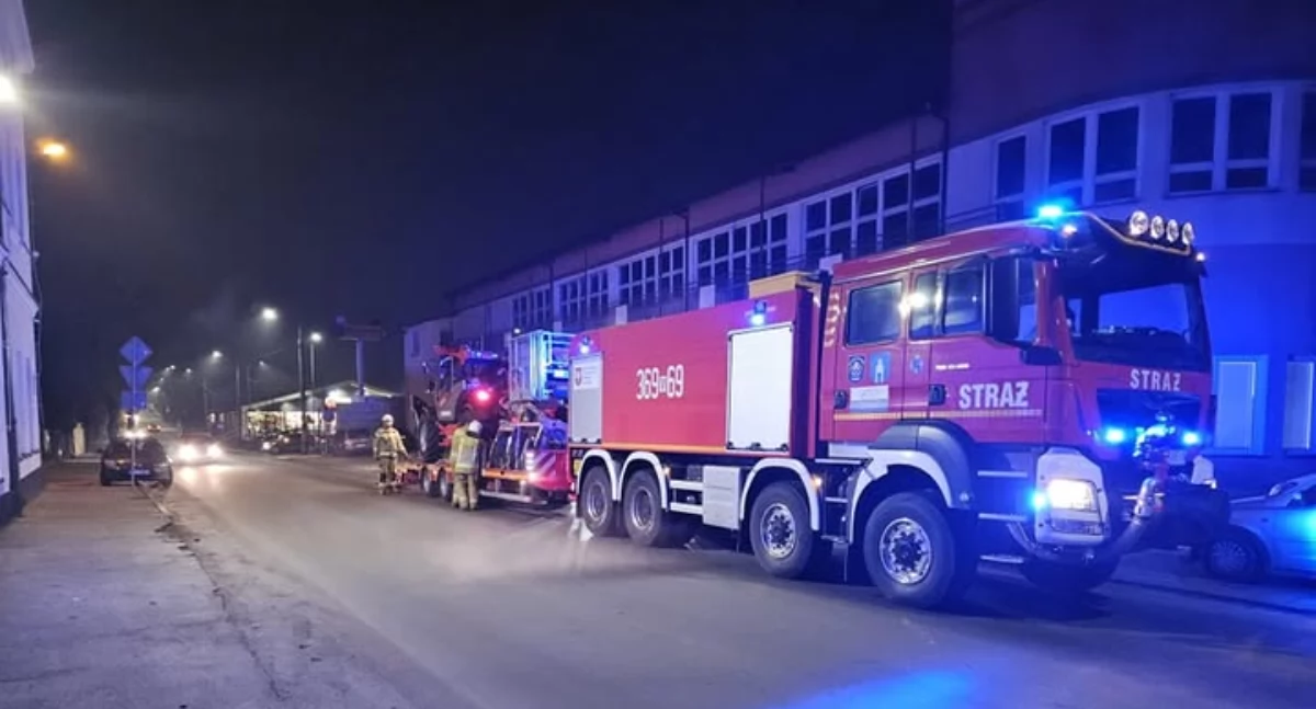OSP Gąbin do Płocka wysłała zastęp GCBA MAN TGS oraz ładowarkę teleskopową Manitou