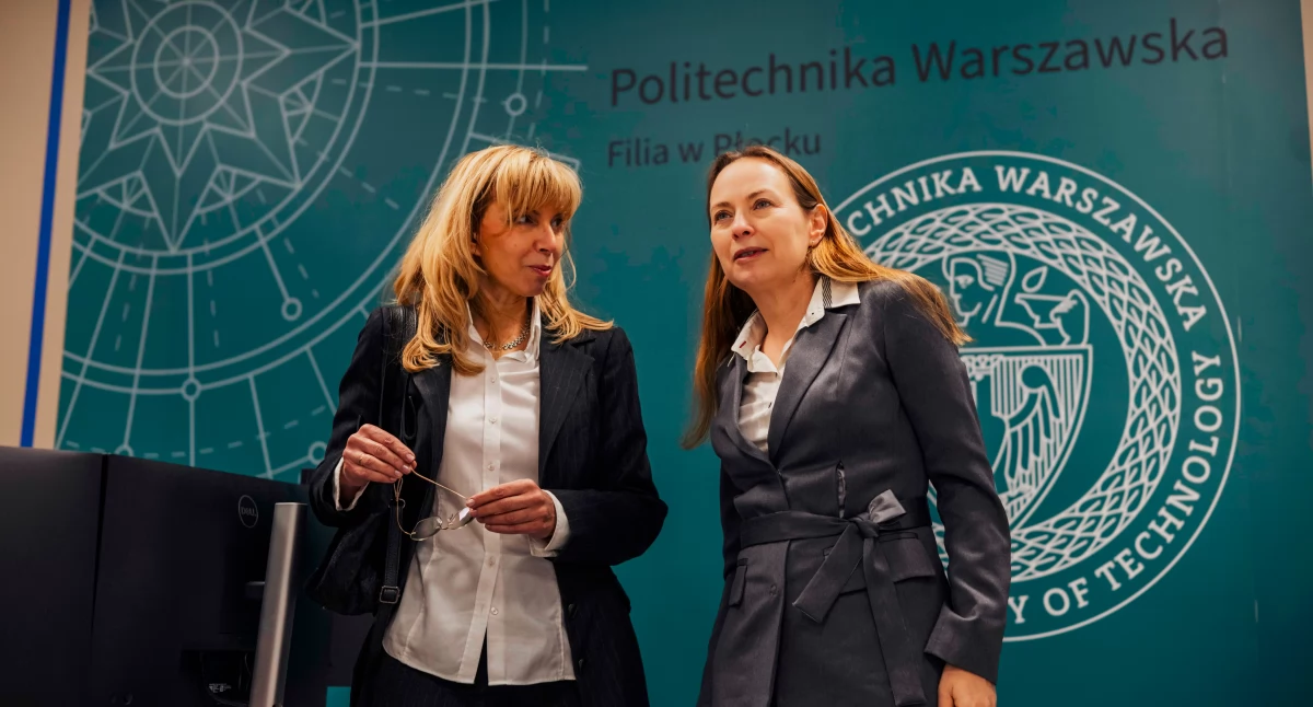 Od lewej prorektor płockiej filii Politechniki Warszawskiej dr hab. inż. Renata Walczak, prof. uczelni i minister funduszy i polityki regionalnej Katarzyna Pełczyńska-Nałęcz 