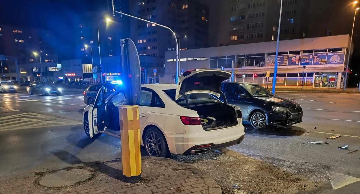 Wypadek na skrzyżowaniu al.Kobylińskiego, al.Jachowicza i ul.Bielskiej w Płocku