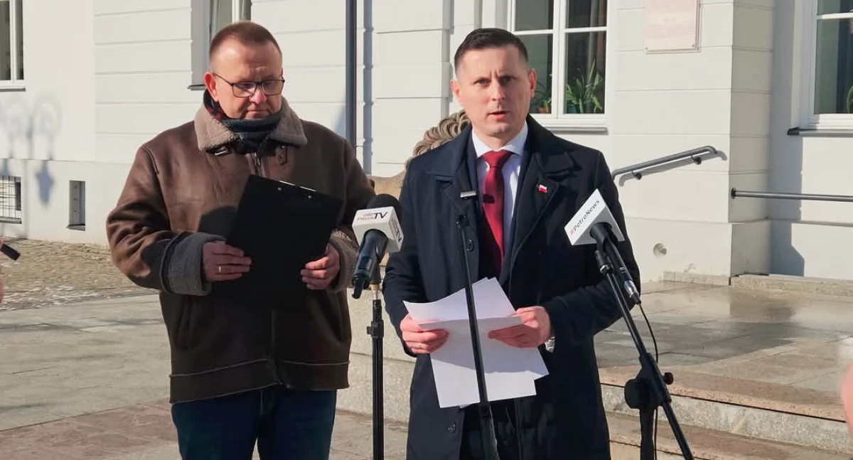 Liderzy płockich struktur Konfederacji podczas ostatniej konferencji prasowej w sprawie CIC