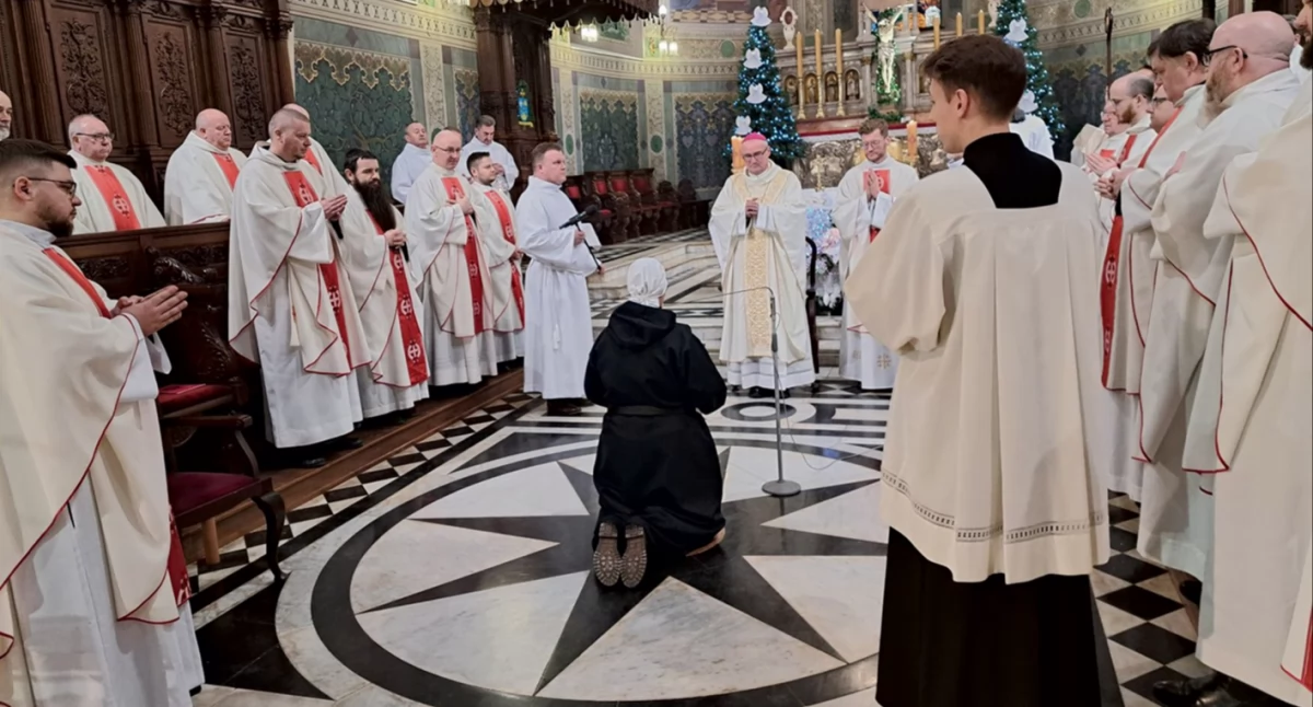 Kościół, Teraz życie Marty wypełnią modlitwa nocne czuwania rękodzieło Pierwsza eremitka diecezji płockiej - zdjęcie, fotografia