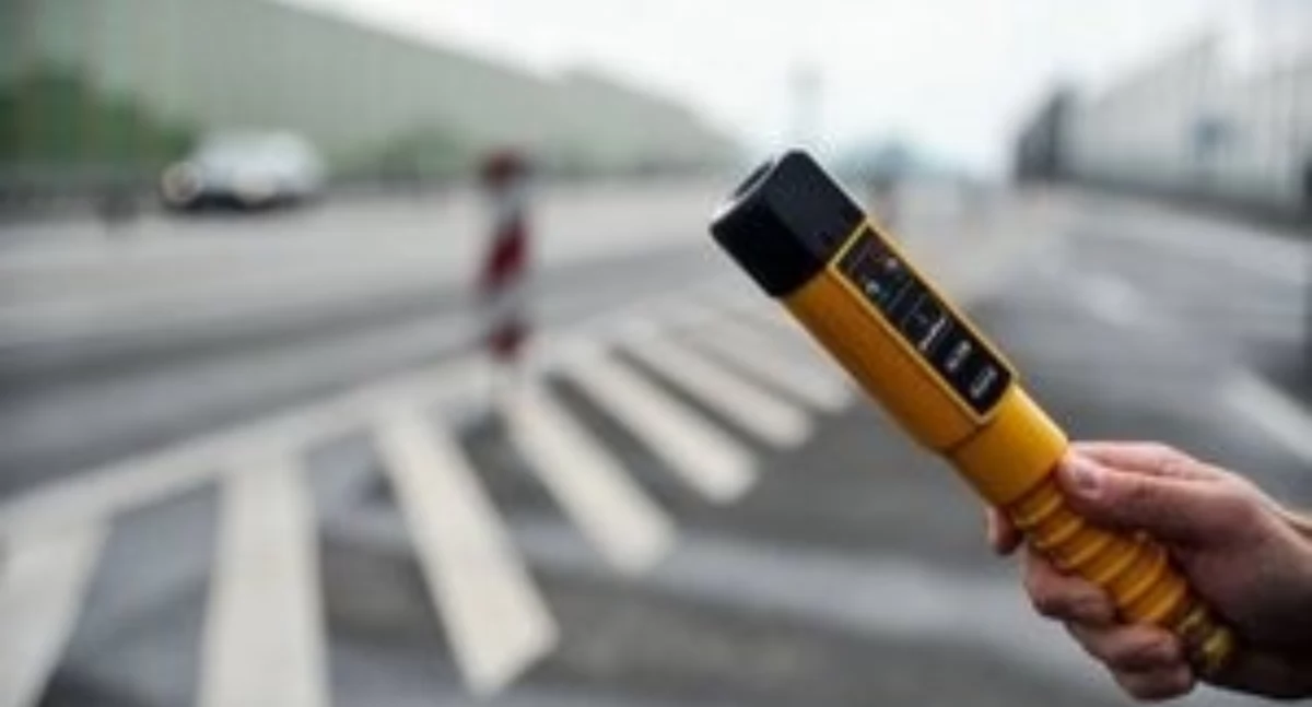 Straż miejska, Mundurowi zatrzymali obywateli Ukrainy stało Soczewce - zdjęcie, fotografia