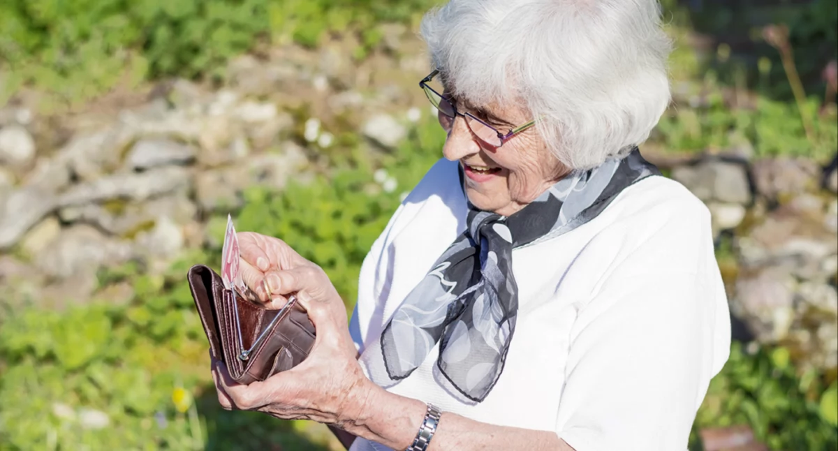 Seniorzy, marca wyższe emerytury renty wzrosną waloryzacji - zdjęcie, fotografia