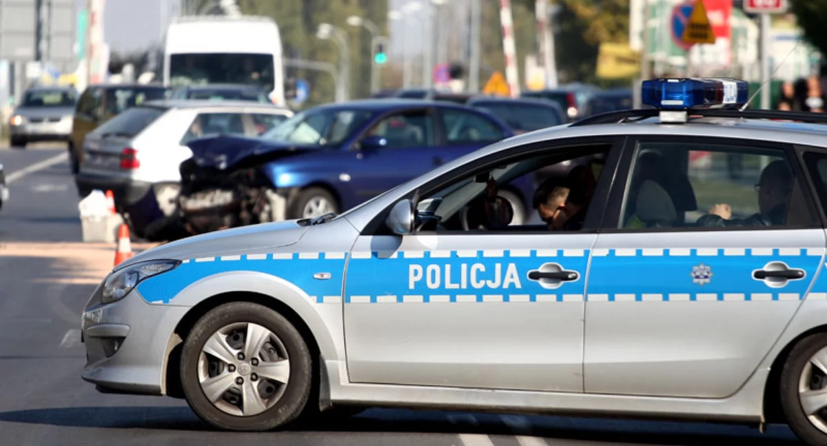 Wiadomości Policja , Dachowanie Piłsudskiego Płocku letni kierowca wykonał fatalny manewr - zdjęcie, fotografia