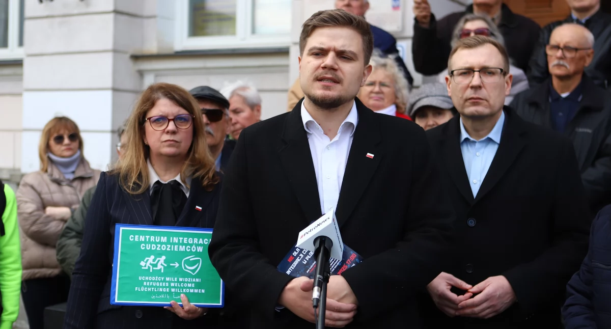 Polityka, Zwycięstwo Trzaskowskiego oznacza zalew Polski przez migrantów - zdjęcie, fotografia