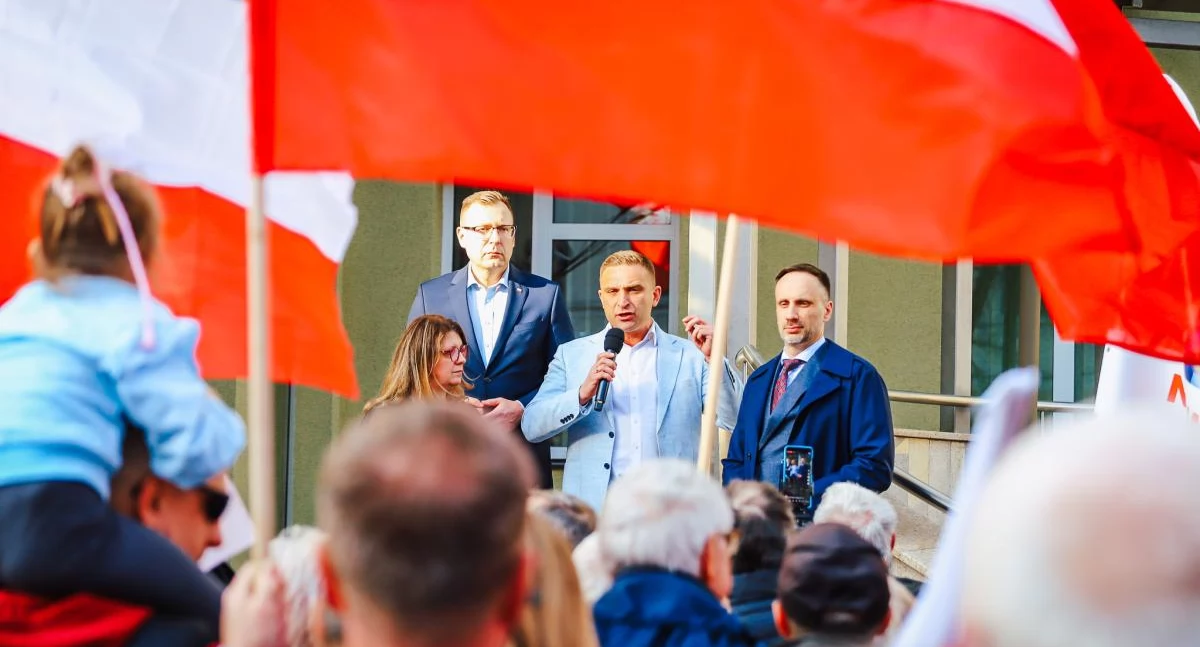 Polityka, Protest przeciwko Płocku Bąkiewicz Idziemy wojnę wolność spokój bezpieczeństwo - zdjęcie, fotografia