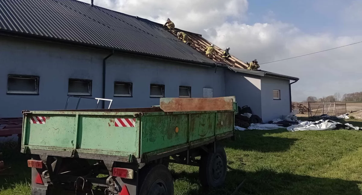 Zerwany dach w Główinie (gm. Brudzeń Duży)