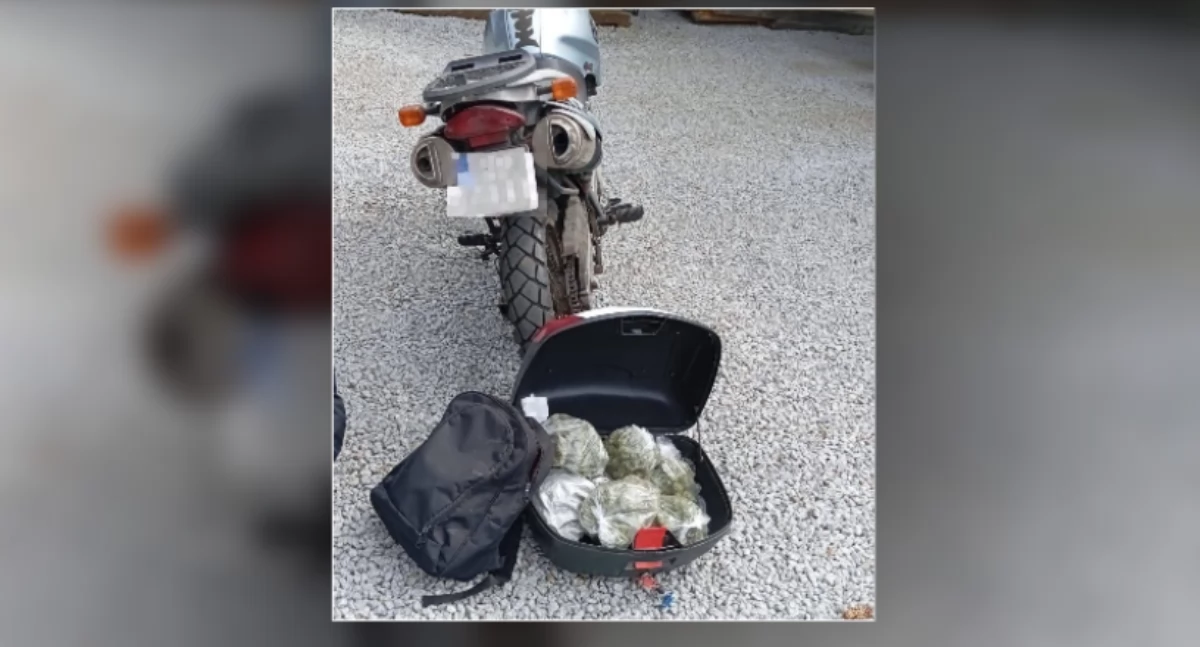 Narkotyki ukryte w kufrze motocykla 
