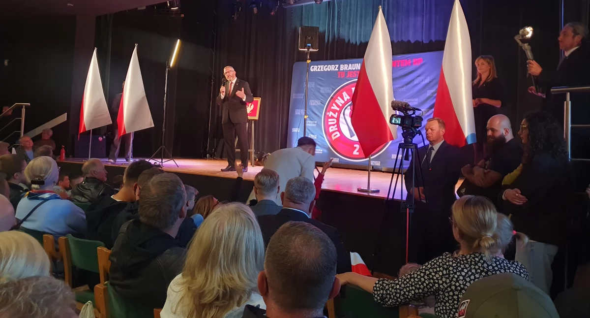 Grzegorz Braun podczas spotkania z wyborcami w Płocku