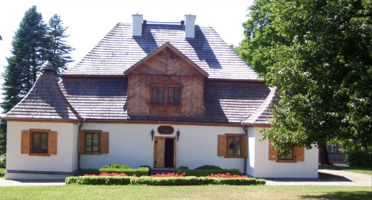 Turystyka, Ożarów Dworek Dawnej Książęcej Historia Architektura - zdjęcie, fotografia