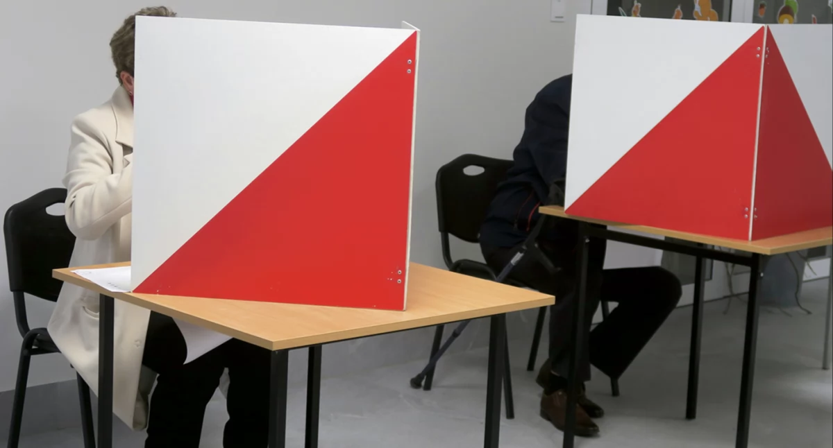 Wybory, Wybory Prezydenta Rzeczypospolitej Polskiej komisji obwodowych Płocku - zdjęcie, fotografia