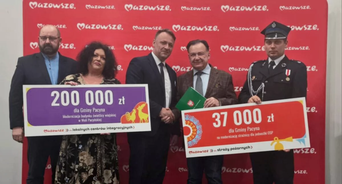 Urząd marszałkowski, Dofinansowania gminy Pacyna modernizację budynku Skrzeszewach świetlicy Pacyńskiej - zdjęcie, fotografia