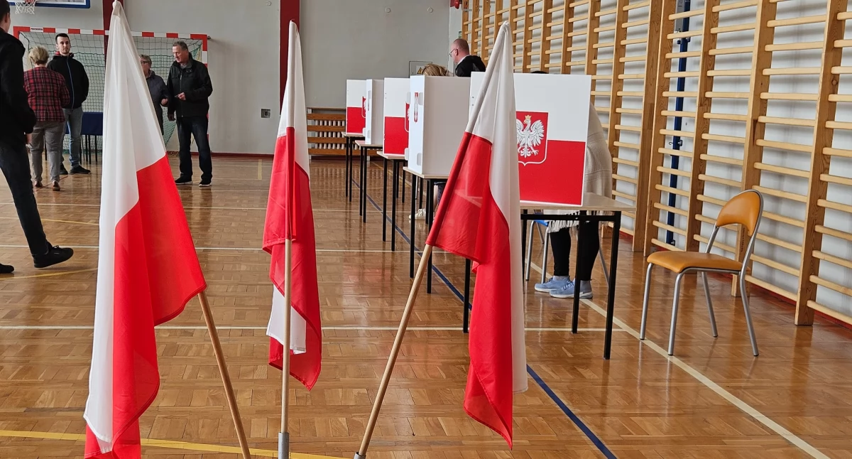 Polityka, Wybory Prezydenta będzie druga Trzaskowski wygrywa Płocku - zdjęcie, fotografia