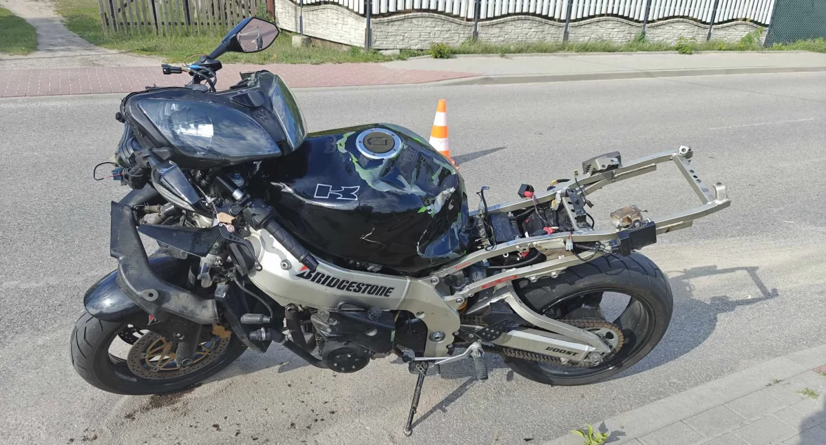 Motocykl po wypadku w Bielinie, gm. Słupno