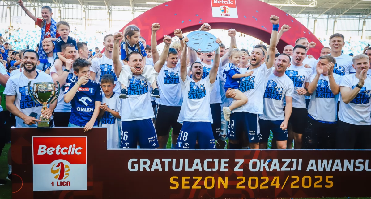 Piłka nożna, Wracamy Ekstraklasy Łukasz świętujemy awans - zdjęcie, fotografia