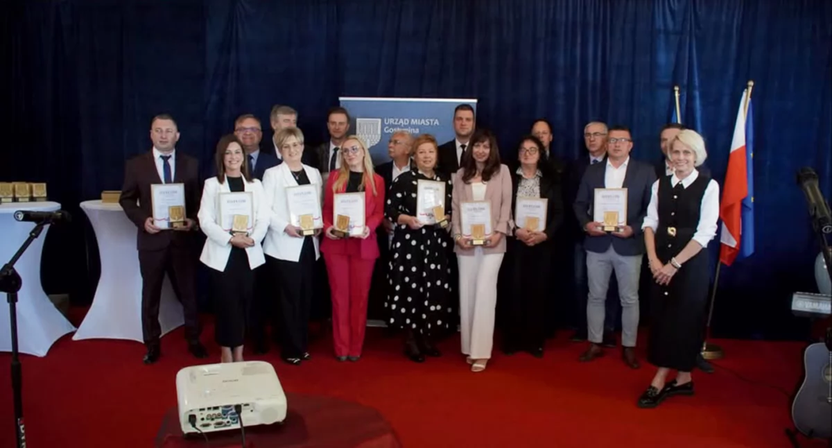Rocznica, obchody, lecie Samorządu Terytorialnego Gostyninie Debata radnych pierwszej kadencji uroczysta sesja Miejskiej ciekawe spotkania występy artystyczne - zdjęcie, fotografia