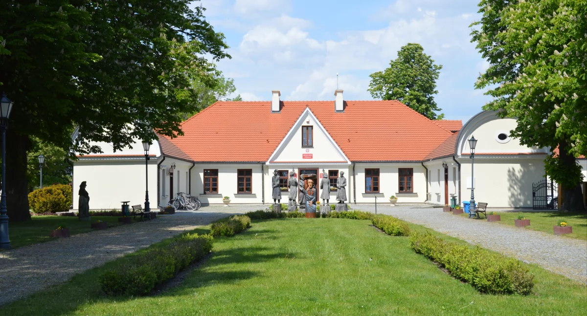 Zabytki regionu płockiego, Dwór Rościszewie Historia miejsca wciąż pisze - zdjęcie, fotografia