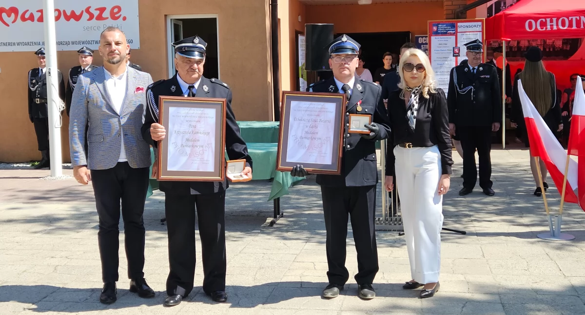 OSP Łąck oraz prezes jednostki Krzysztof Kamiński zostali odznaczeni medalem 
