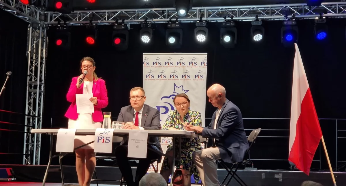 Polityka, sprzeciwia powstaniu Płocku Ciechanowie sprawie podjęto stosowną uchwałę - zdjęcie, fotografia