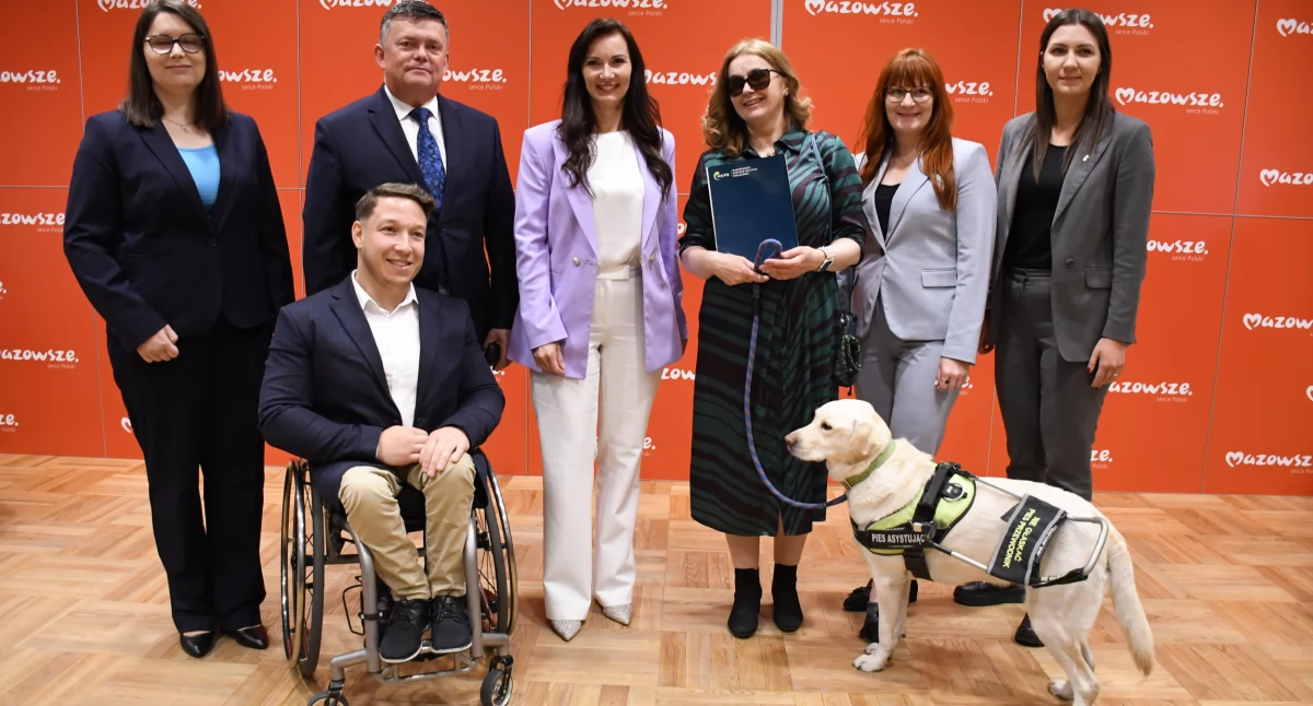 Urząd marszałkowski, Dostępność  wszystkich - zdjęcie, fotografia