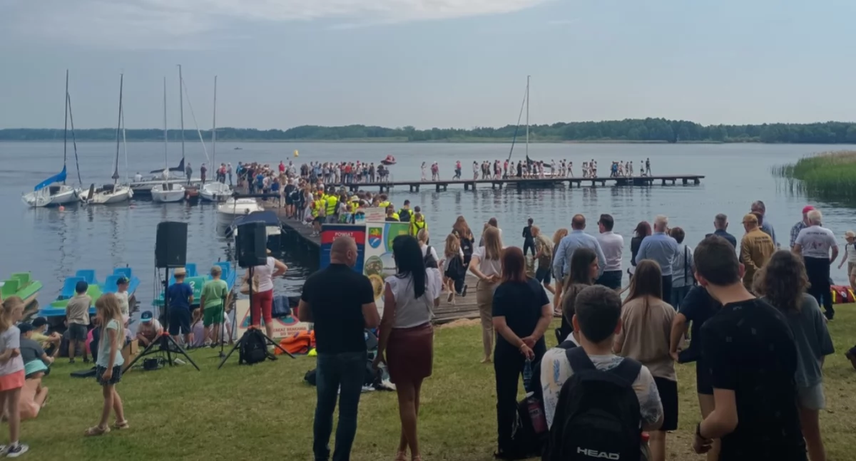 Na plaży w Szczutowie nad Jeziorem Urszulewskim wystartowała ogólnopolska akcja informacyjno-edukacyjna „Kręci mnie bezpieczeństwo w lecie”
