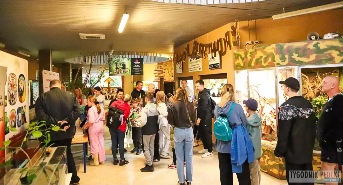 Uczestnicy tegorocznej ZOONOOOCY podczas nocnego zwiedzania ZOO