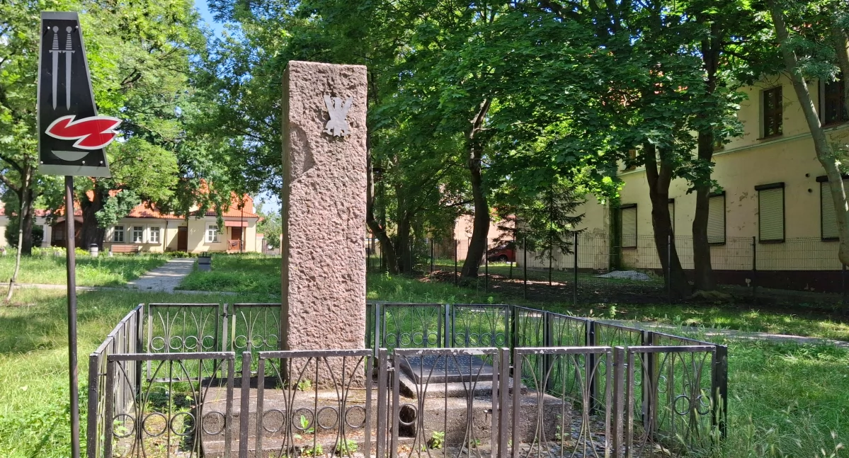 Warto wiedzieć, Renowacja miejsca pamięci jednym płockich parków - zdjęcie, fotografia
