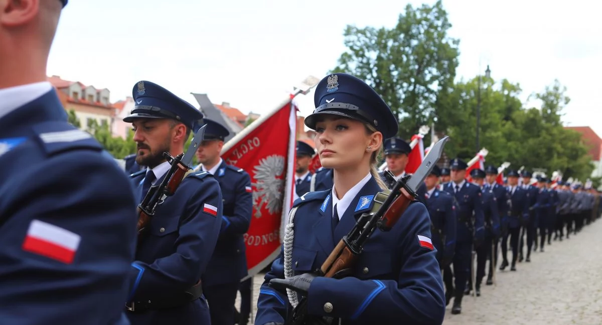  Podczas obchodów Mazowieckiego Święta Policji w Płocku funkcjonariuszy uhonorowano medalami, odznaczeniami i wyróżnieniami. Wręczono także awanse na wyższe stopnie policyjne. A ślubowanie złożyło 61 funkcjonariuszy, rozpoczynających służbę w szeregach mazowieckiej policji