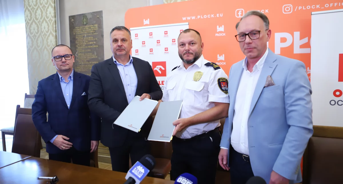 O tym się mówi, ORLEN Ochrona przekazała Straży Miejskiej Płocku nowoczesny sprzęt  Latający patrol miastem - zdjęcie, fotografia