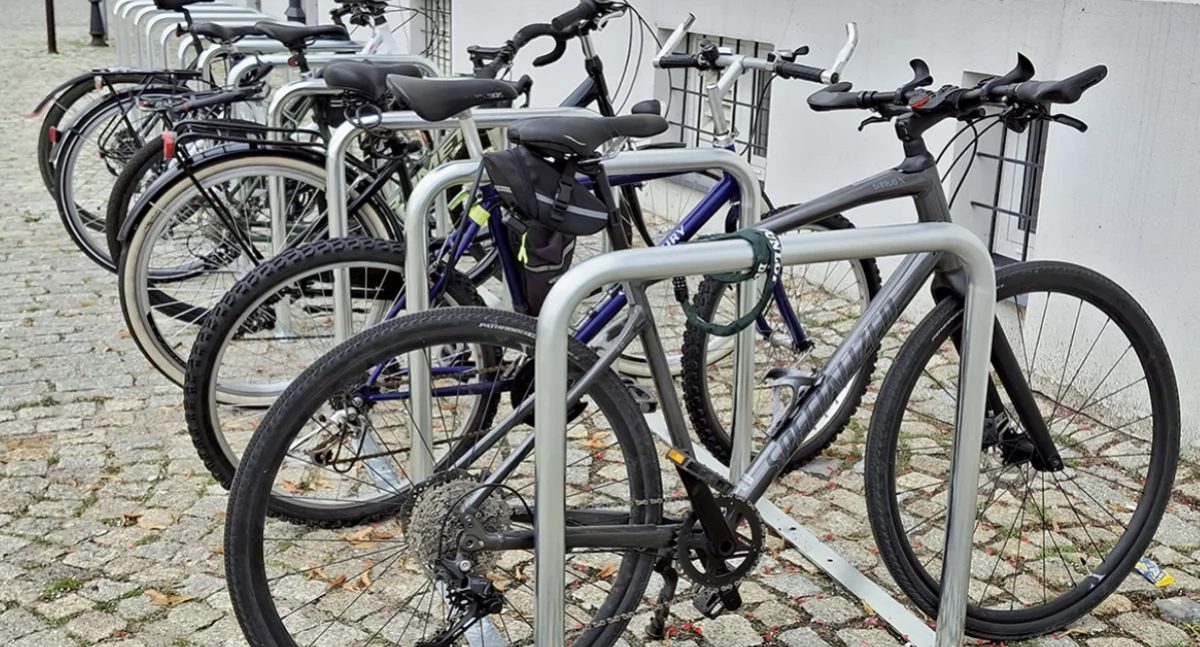 Inwestycje w Płocku, Płocka rewolucja infrastrukturę rowerową tylko kładka mostem… - zdjęcie, fotografia