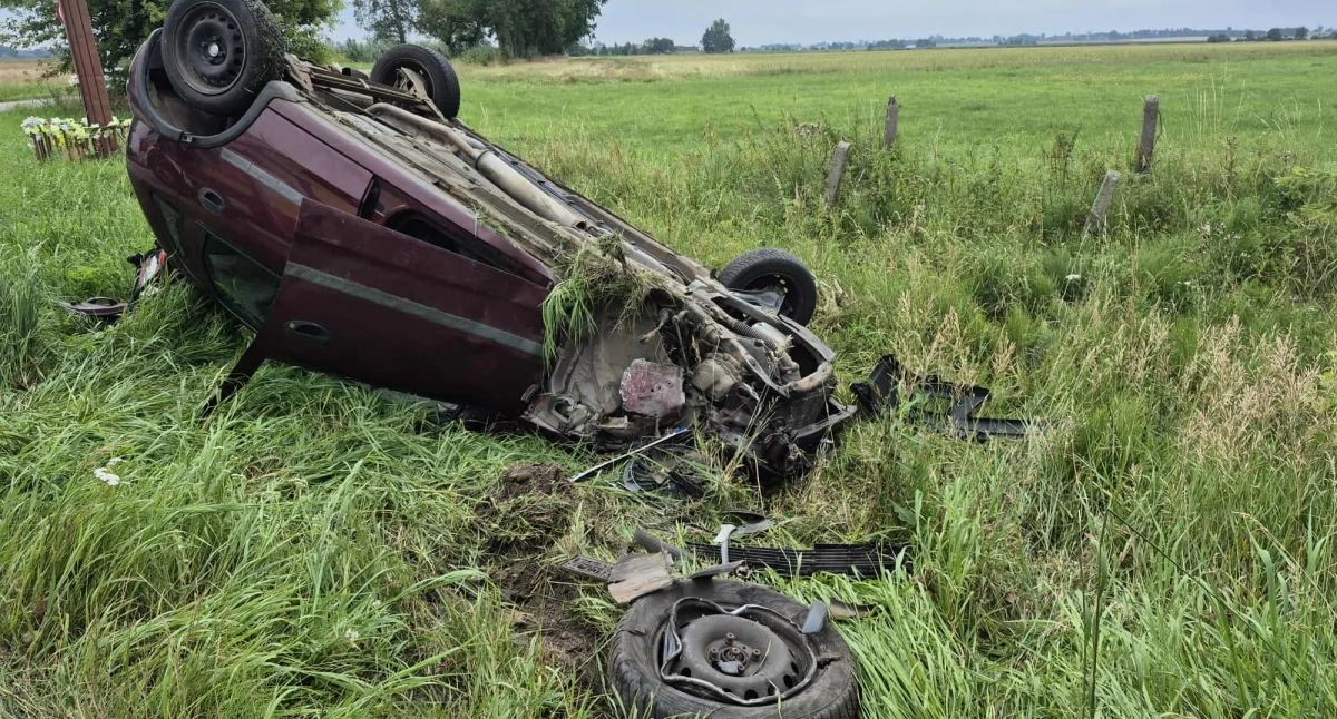Wypadki, Powiat płocki Kobieta letnie dziecko szpitalu dachowaniu osobówki - zdjęcie, fotografia