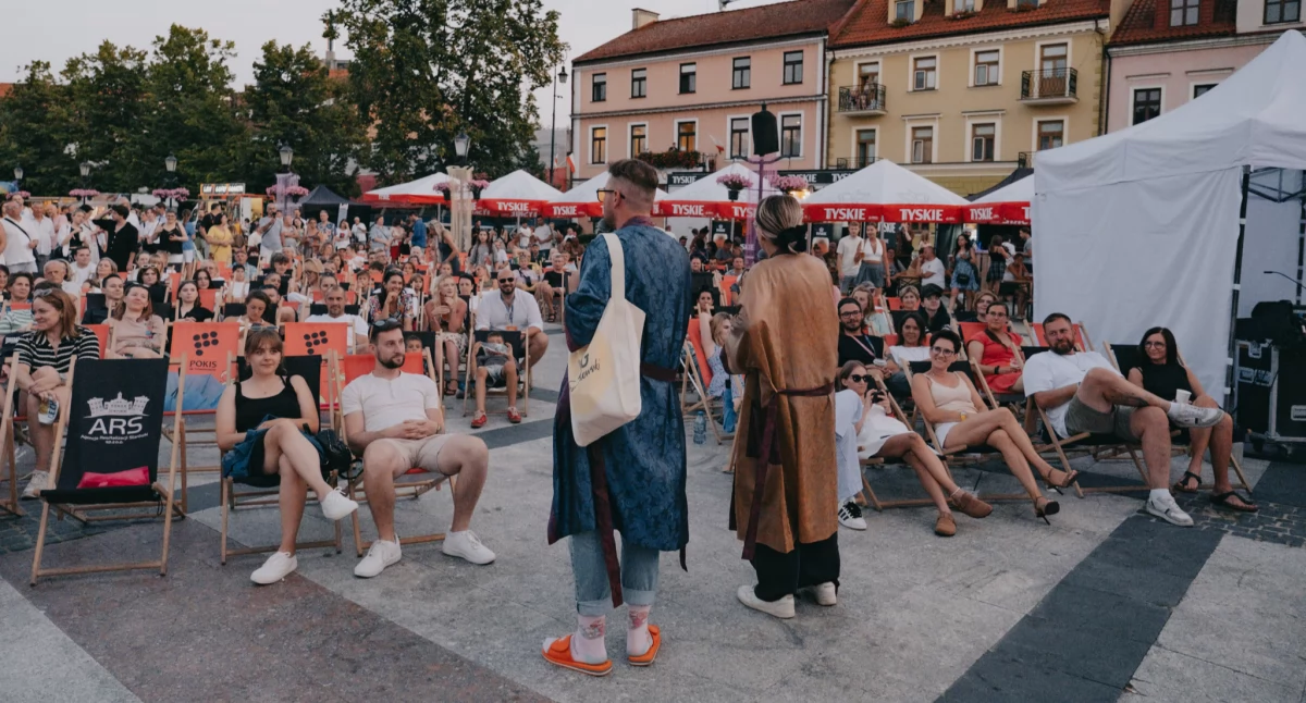 O tym się mówi, Festivalowski opanował Płock piątku starówce gwiazd atrakcji - zdjęcie, fotografia
