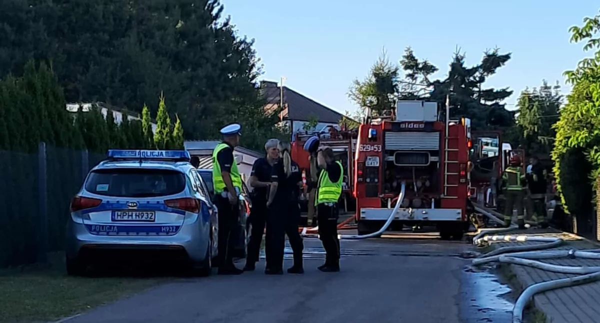 Straż Pożarna, Ogień garażu Wezwano strażaków Ligowa - zdjęcie, fotografia