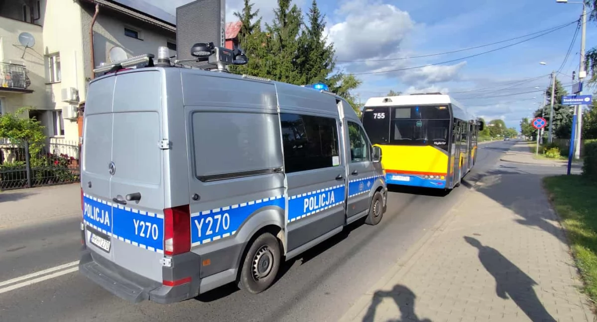 Wypadki, Autobus zahamował samochód odjechał osoby trafiły szpitala stało dziś Wyszogrodzkiej - zdjęcie, fotografia